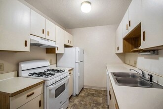 Trappers Cove Apartments in Lansing, MI - Building Photo - Building Photo