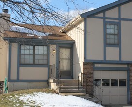 111-117 N Saxony Dr in Olathe, KS - Building Photo - Building Photo