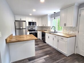 276 Sumner St in Stoughton, MA - Building Photo - Building Photo