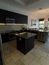5200 NW 83rd Ct in Doral, FL - Foto de edificio - Building Photo