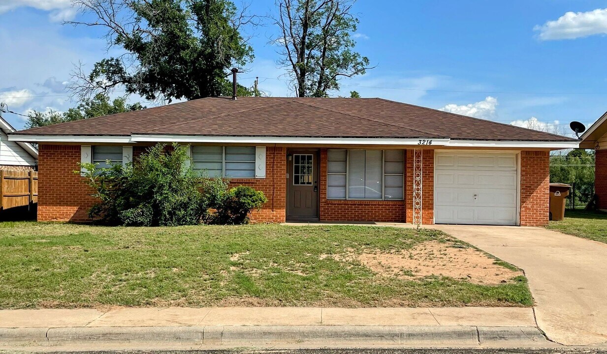3214 Drexel Ave in Big Spring, TX - Building Photo