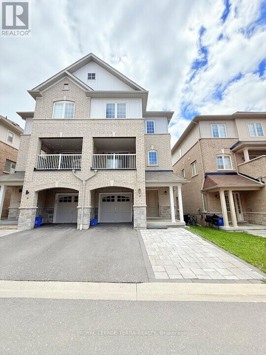 16 Camilleri Rd in Ajax, ON - Building Photo