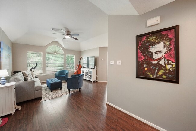 property at 23 S Crossed Birch Pl
