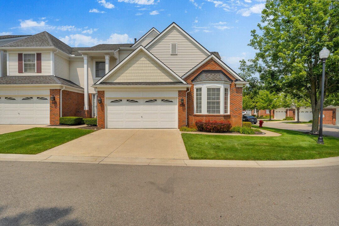 41699 Mitchell Rd in Novi, MI - Building Photo