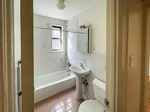 56 Glenwood Ave in Jersey City, NJ - Building Photo - Building Photo