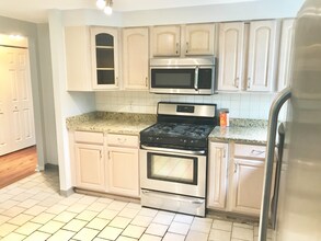 140 Shepards Knoll Dr in Hamden, CT - Building Photo - Building Photo