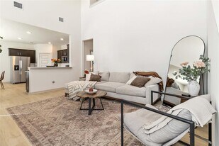 105 New Hvn St in San Marcos, TX - Building Photo