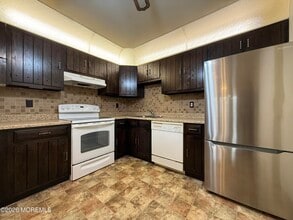 115 Amberly Dr in Englishtown, NJ - Building Photo - Building Photo