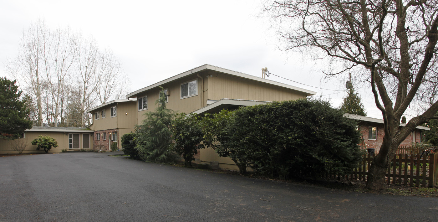 Raleigh Apartments in Portland, OR - Building Photo