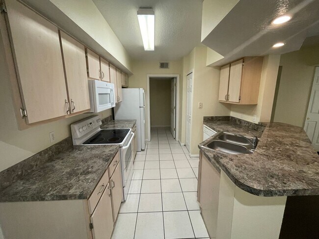 12524 Crest Springs Ln-Unit -Crest 1211 in Orlando, FL - Building Photo - Building Photo
