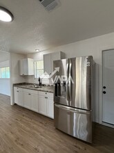 6115 Frio Valley Dr in San Antonio, TX - Foto de edificio - Building Photo