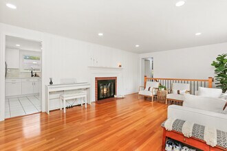 21 Frederick St in Trumbull, CT - Building Photo - Building Photo