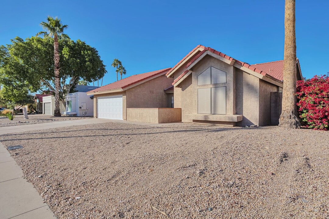 11056 E Becker Ln in Scottsdale, AZ - Building Photo