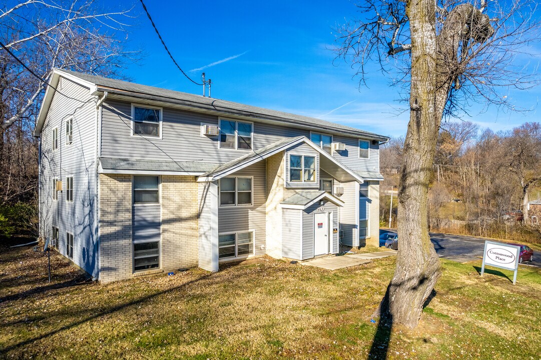 Cottonwood Apartments in Des Moines, IA - Foto de edificio