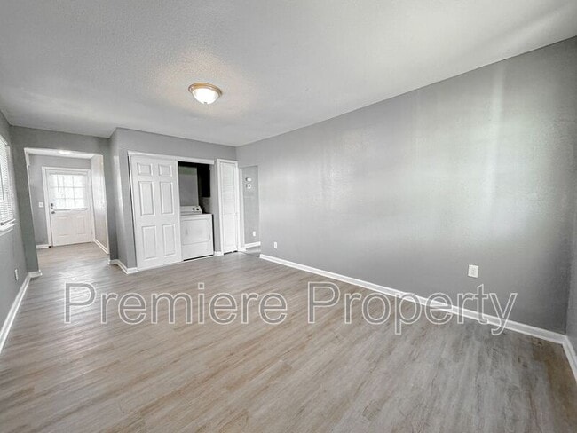 807 S Savage St in Independence, MO - Building Photo - Building Photo