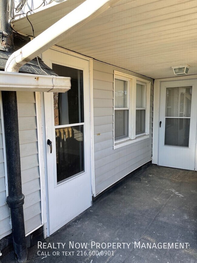 6028 Wakefield Ave in Cleveland, OH - Building Photo - Building Photo