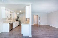 5008 Hazeltine Ave in Sherman Oaks, CA - Foto de edificio - Interior Photo