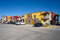 Los Balcones in El Paso, TX - Foto de edificio - Building Photo