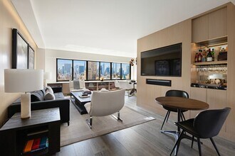 900 Park Ave in New York, NY - Building Photo - Building Photo