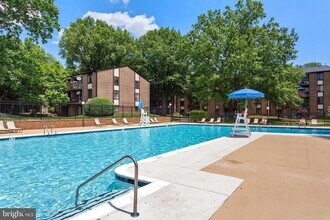 9725 Kings Crown Ct in Fairfax, VA - Building Photo - Building Photo