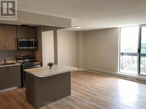 1100 Caven St in Mississauga, ON - Building Photo - Building Photo