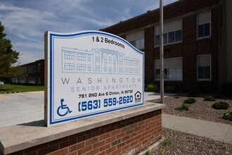 Washington Senior Apartments in Clinton, IA - Building Photo - Building Photo