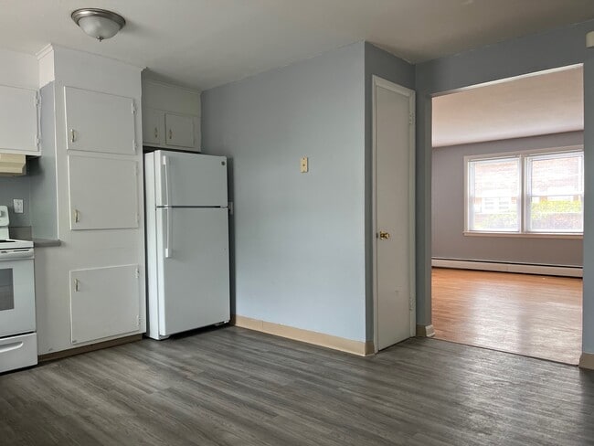 4 Saint Regis St in East Hartford, CT - Building Photo - Building Photo