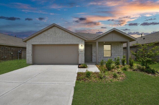property at 1607 Red Oak Dr