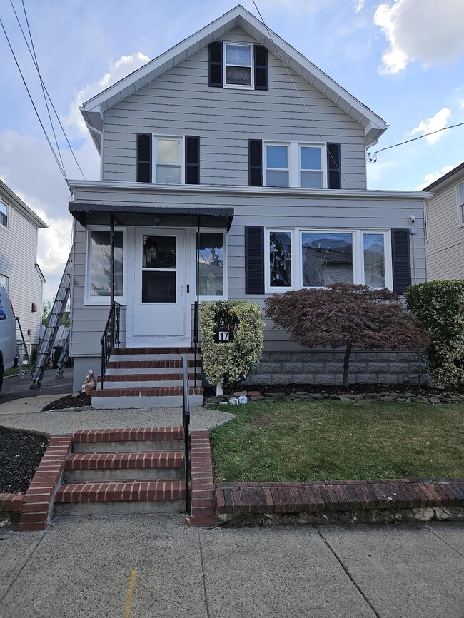 17 Bayliss St in North Arlington, NJ - Building Photo - Building Photo