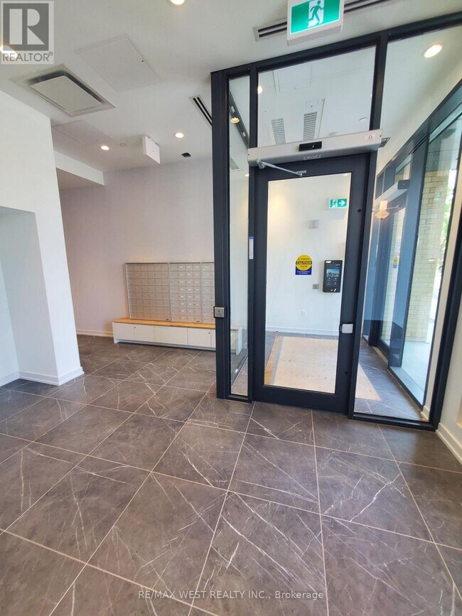6 Chartwell Rd in Toronto, ON - Building Photo - Building Photo