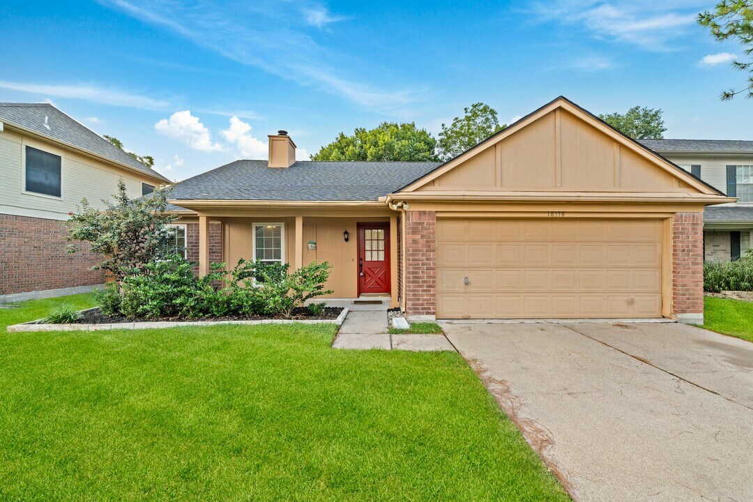 18178 Holly Green Dr in Houston, TX - Building Photo