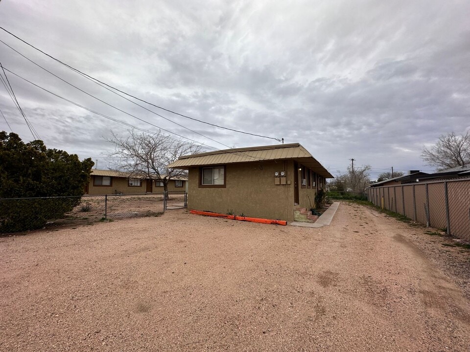 2120 Robinson Ave in Kingman, AZ - Building Photo