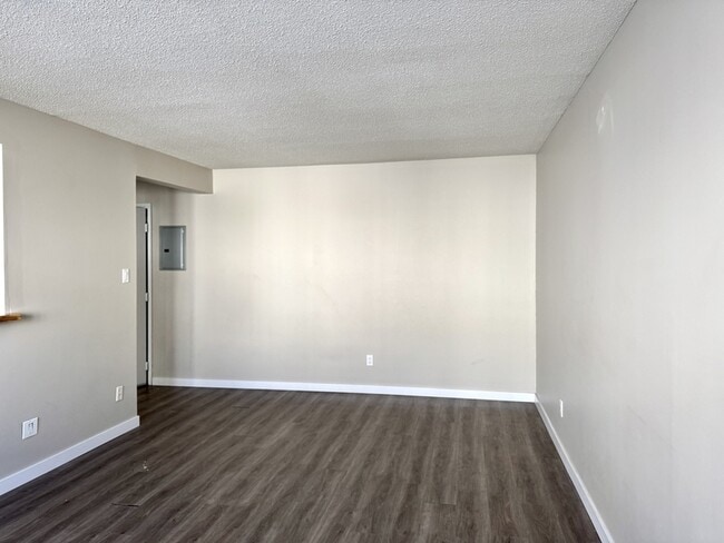 10724-10105 105 St NW in Edmonton, AB - Building Photo - Building Photo