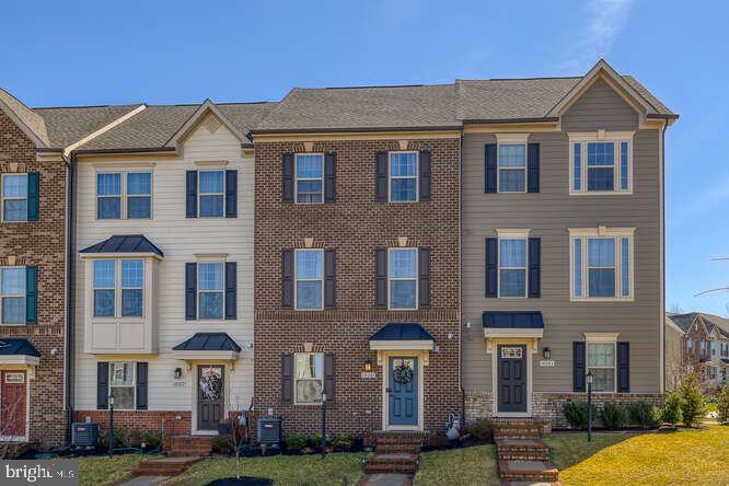 18081 Red Mulberry Rd in Dumfries, VA - Building Photo