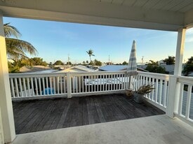 5D 10th Ave in Stock Island, FL - Building Photo