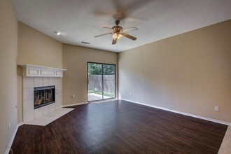 4213 Summer Star Ln in Fort Worth, TX - Foto de edificio - Building Photo