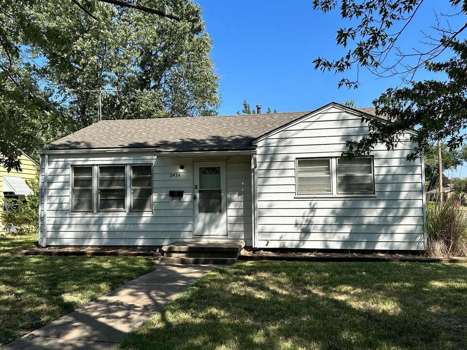 2474 S Everett St in Wichita, KS - Foto de edificio