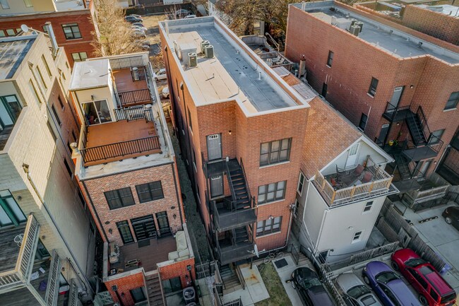 2334 N Greenview Ave, Unit 3 in Chicago, IL - Building Photo - Building Photo