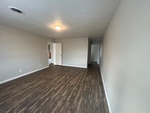 294 Tinker Hill Cv, Unit D in Jackson, TN - Foto de edificio - Building Photo