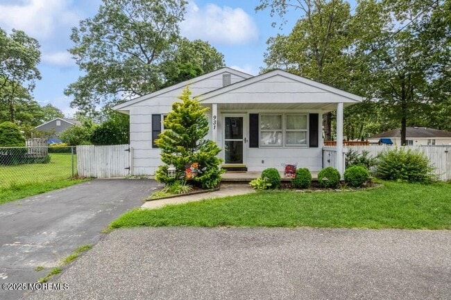 property at 931 Cypress Ave
