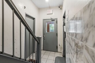 366 Baltic Street in Brooklyn, NY - Building Photo - Lobby