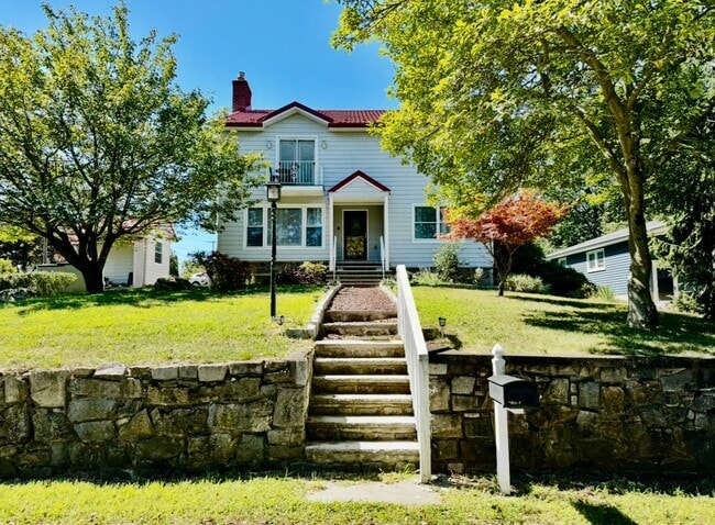 property at 2 Papakating Rd