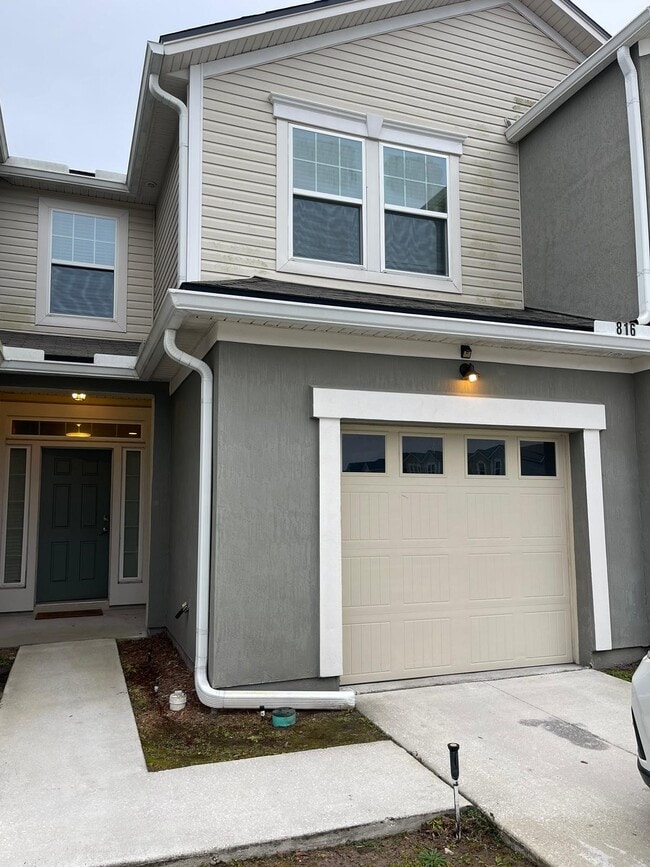 property at 816 Grover Ln