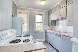 226 Ledgeside Ave in Waterbury, CT - Foto de edificio - Building Photo