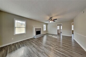 351 Robin Hood Dr in Douglasville, GA - Building Photo - Building Photo