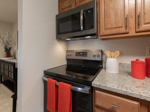 Cromwell Valley Apartments in Baltimore, MD - Foto de edificio - Building Photo