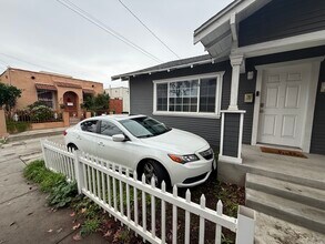 1108 Orange Ave, Unit B in Long Beach, CA - Building Photo - Building Photo