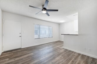 Venice-12915 in Los Angeles, CA - Foto de edificio - Interior Photo