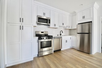 4413 Tujunga Ave, Unit 4413 3/4 in Los Angeles, CA - Foto de edificio - Building Photo