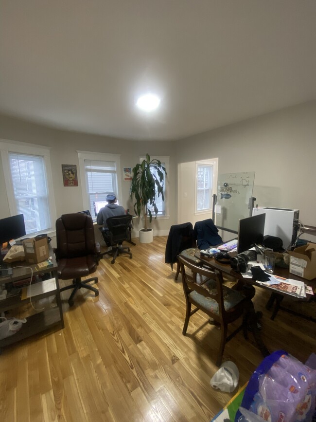 11 Aberdeen Rd, Unit 1 in Somerville, MA - Foto de edificio - Building Photo